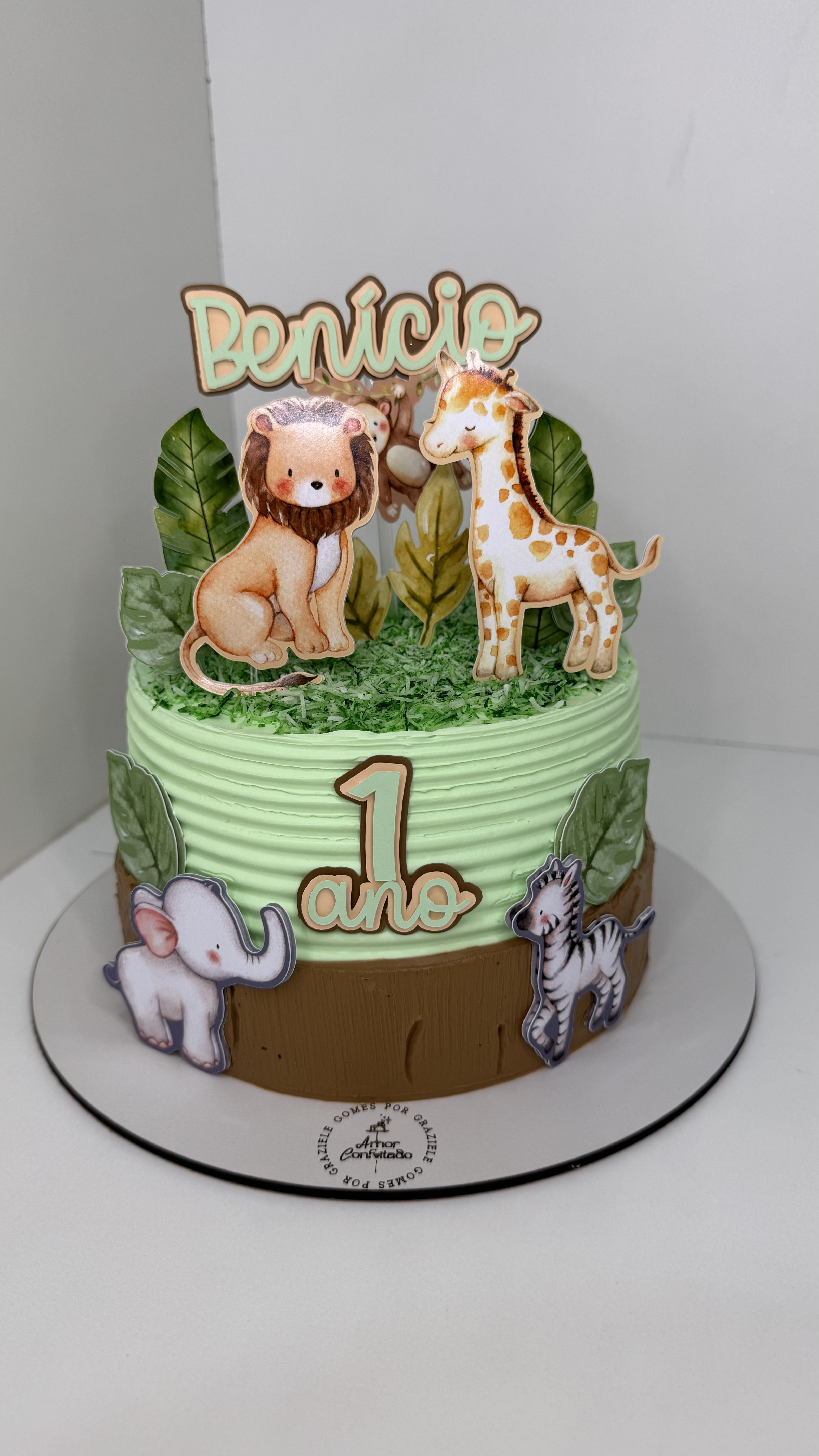 Mesa de doces decorada para aniversário